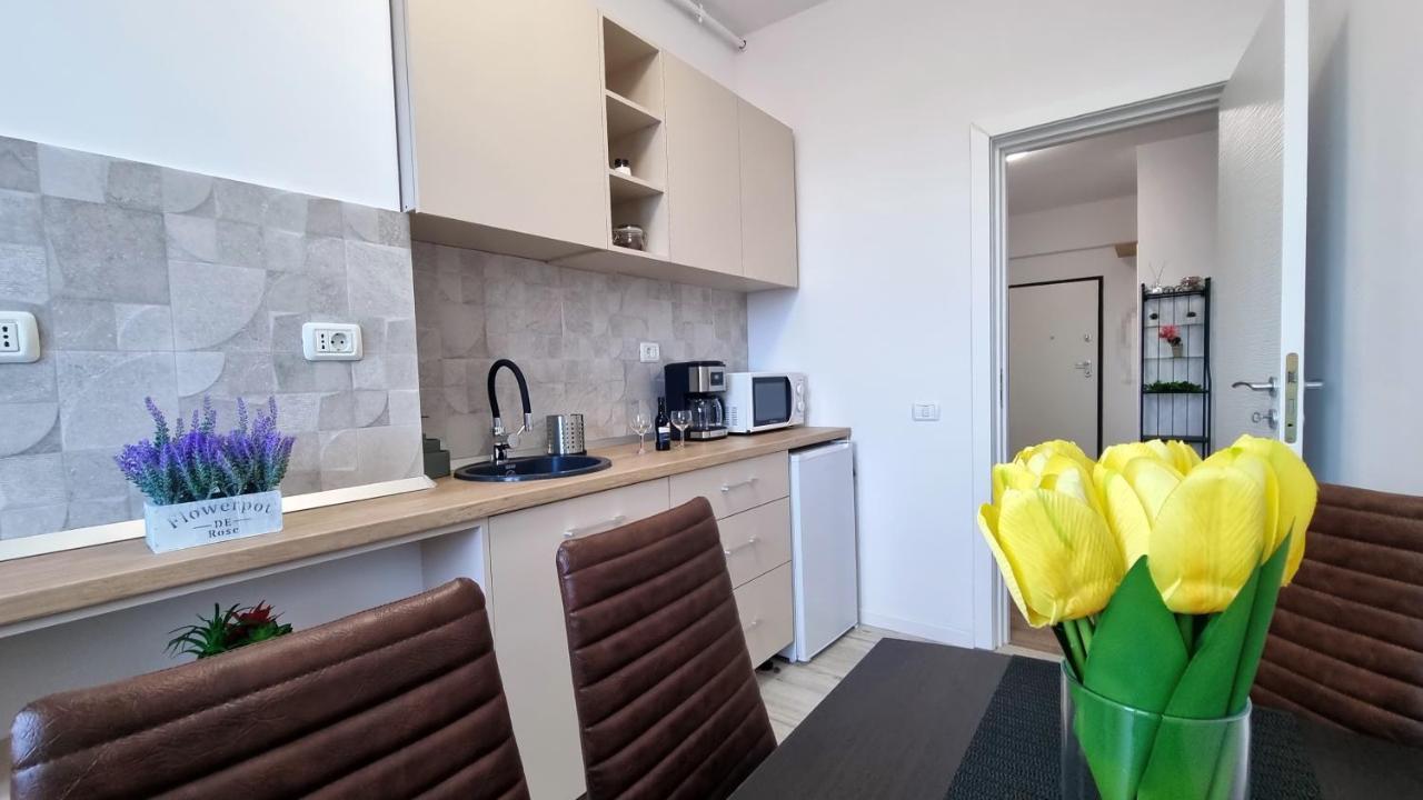 Cityapart 7 - Cazare In Mamaia Nord, Langa Plaja, Cu Vedere La Mare นาโวดาริ ภายนอก รูปภาพ